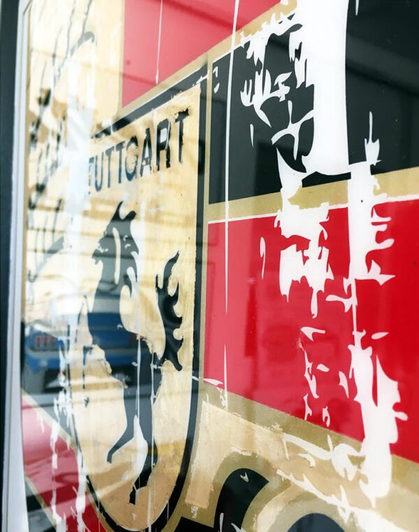 Mod/001 - The Worn Gold Porsche's Emblem